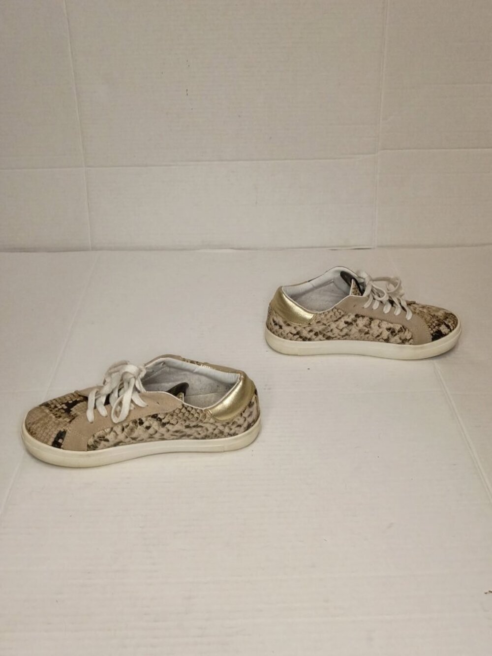 Steve Madden Starling Gold Snakeskin Star Sneakers Women’s Size 7M - Picture 4 of 10